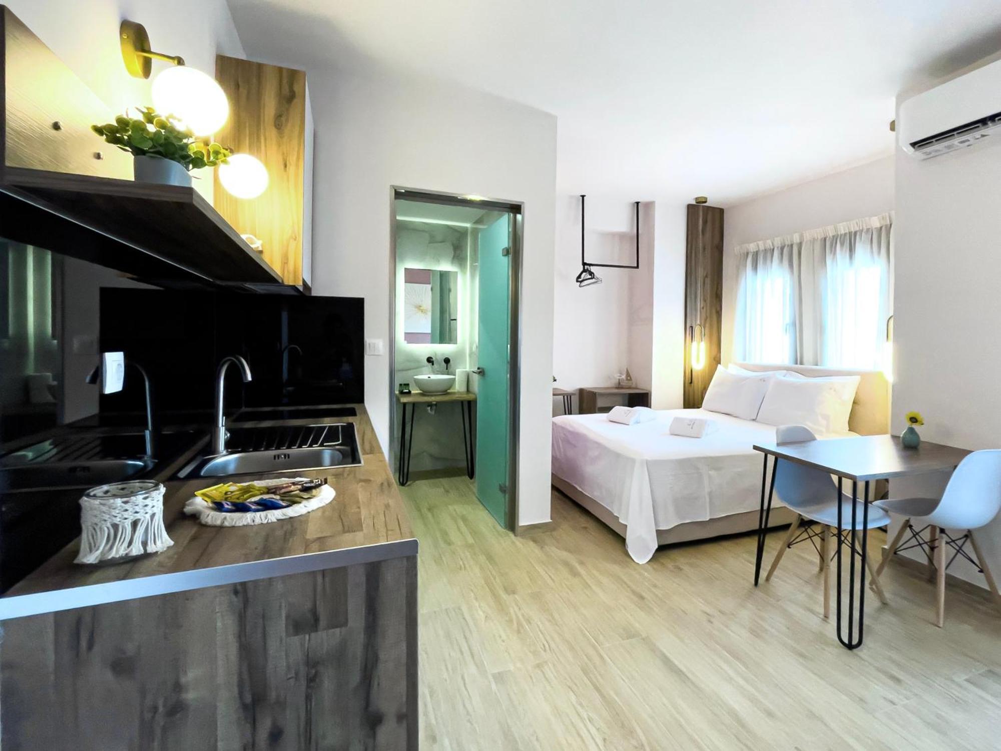 Athonite All Seasons Luxury Suites Иерисос Екстериор снимка