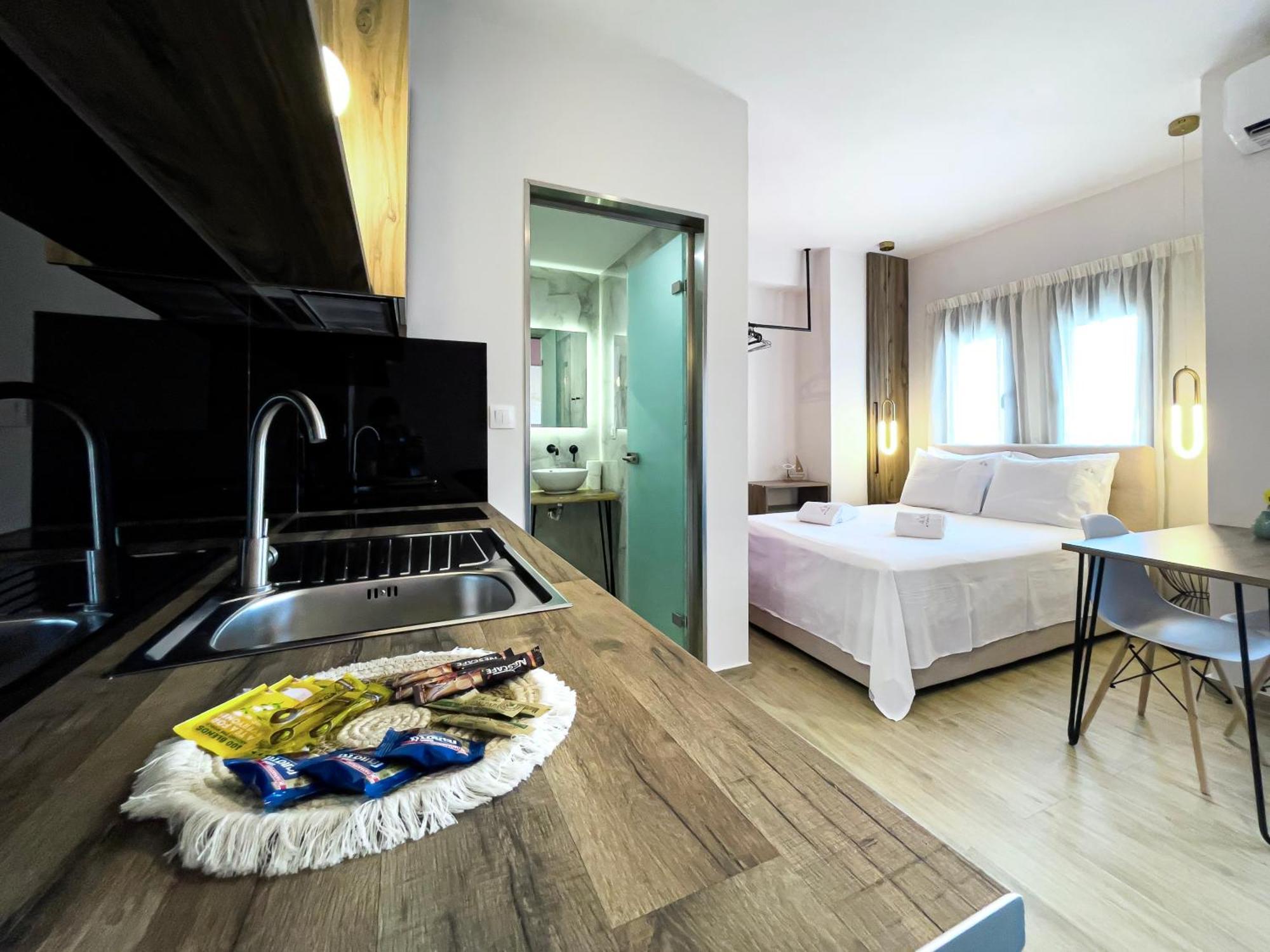 Athonite All Seasons Luxury Suites Иерисос Екстериор снимка