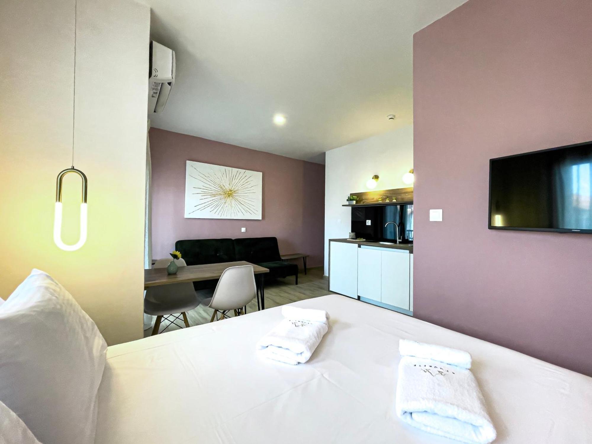 Athonite All Seasons Luxury Suites Иерисос Екстериор снимка