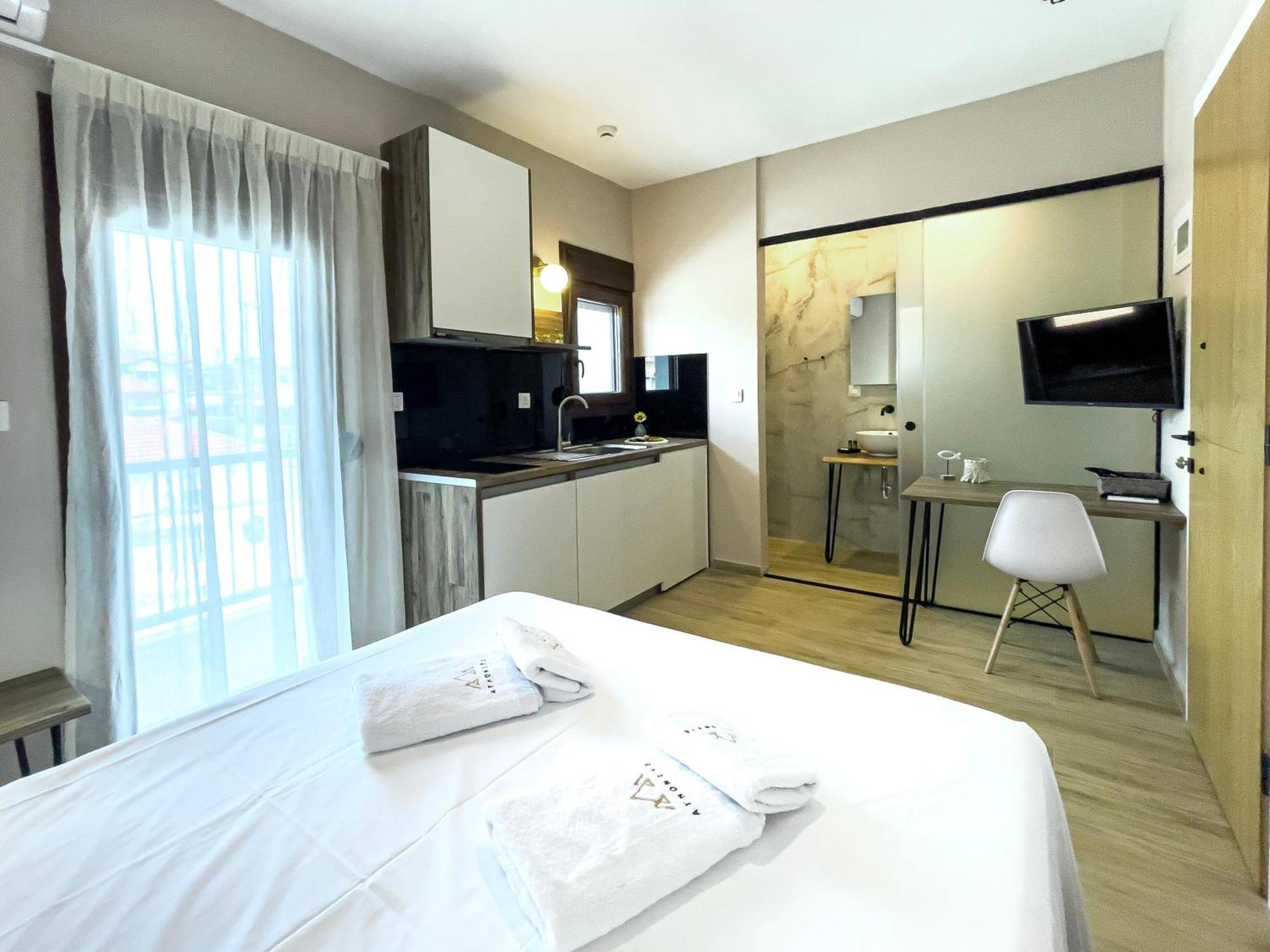 Athonite All Seasons Luxury Suites Иерисос Екстериор снимка